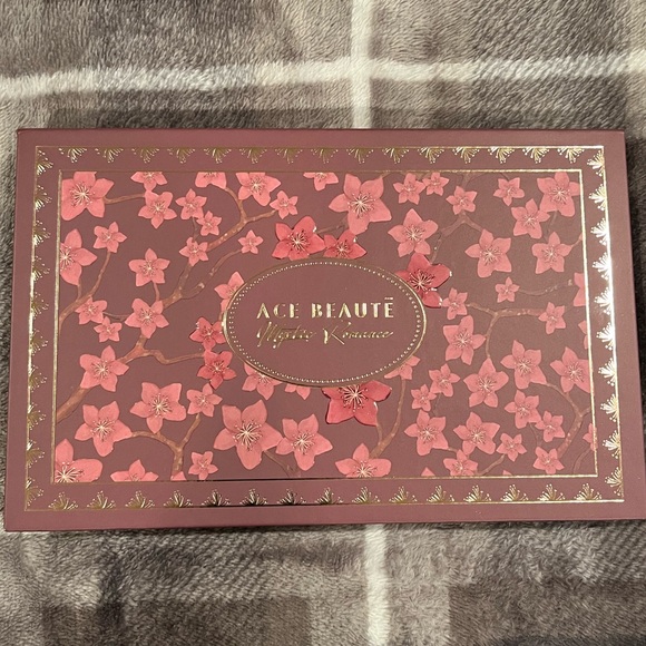 Ace Beautè - Mystic Romance Eyeshadow Palette - Picture 2 of 8